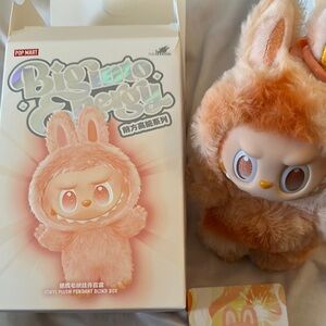 THE MONSTERS Big into Energy Series-Vinyl Plush Pendant-Happiness Plush.